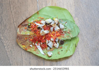 Mint paan with fresh pudina leaves and fennel seeds on betel leaf